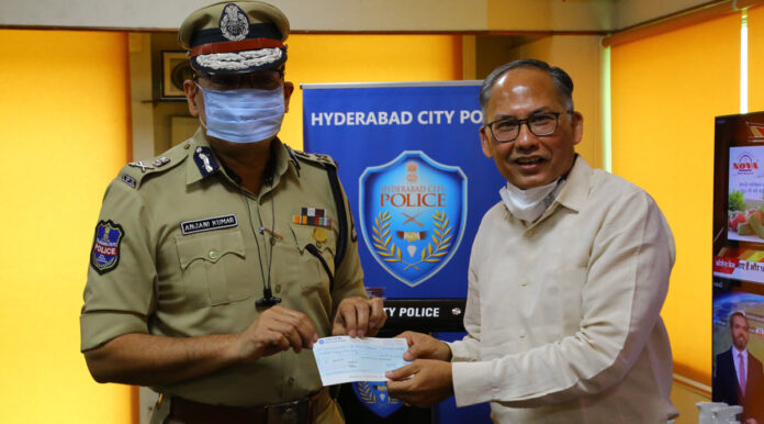 The cheque has been handed over by Shri Sumit Deb, Director (Personnel), NMDC to Shri Anjani Kumar, Commissioner of Police, Hyderabad City. - vyapaarjagat