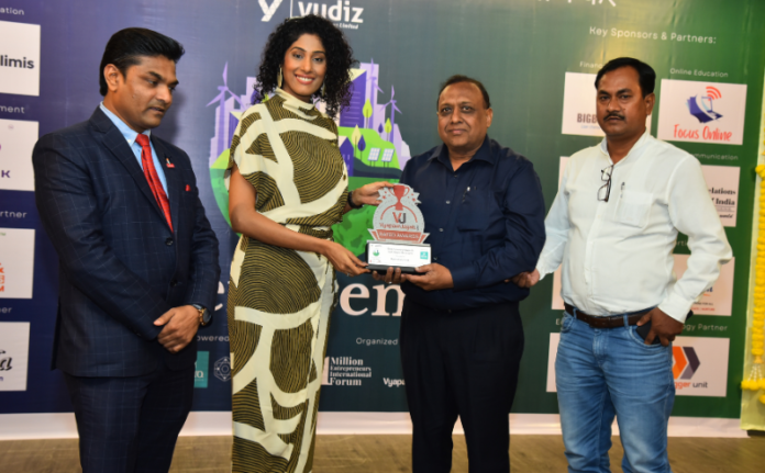 Rajiv Gupta Bagged Greenpreneur Award - VyapaarJagat.com